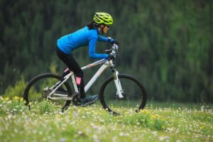 Faire du VTT